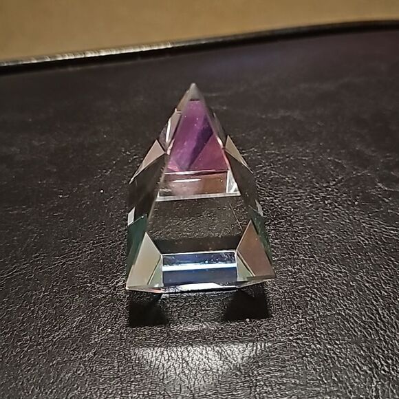 Pyramid Paper Weight Crystal 2 1/2" - Picture 1 of 5